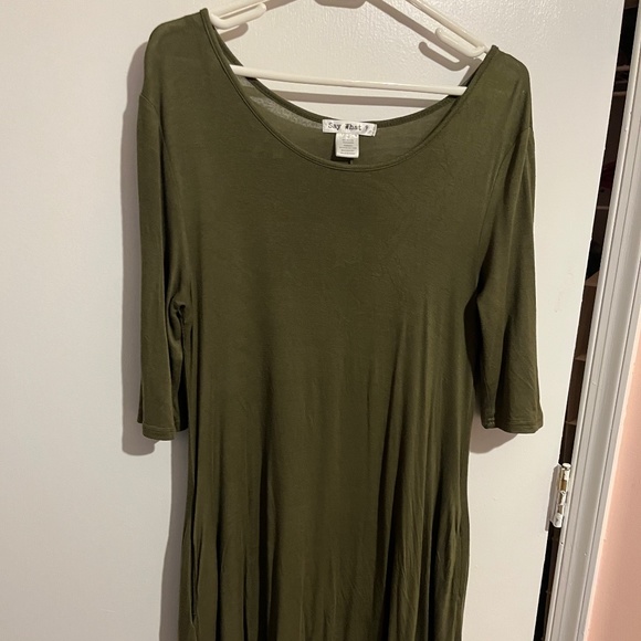 Green Minidress Elbow Sleeves - Picture 1 of 2